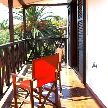 #flh - Beachfront House - Mikiverna