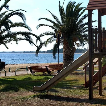 #flh - Beachfront House - Mikiverna Case de vacanță *